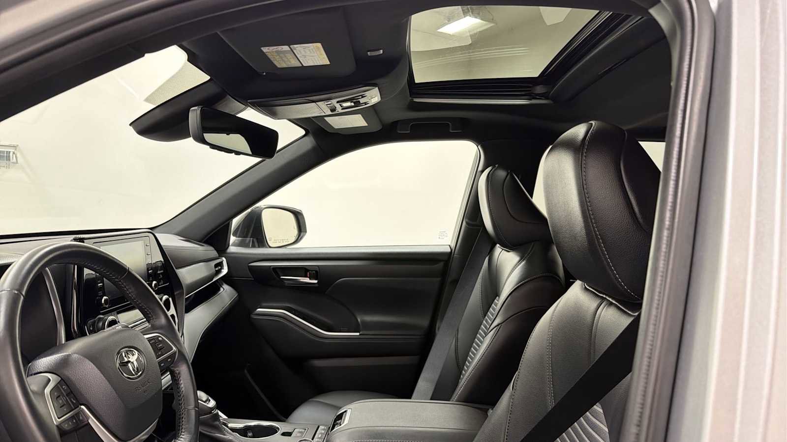 Used 2022 Toyota Highlander XSE image 23