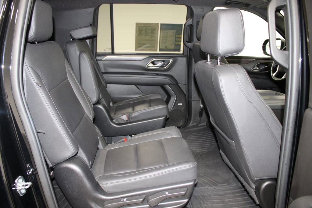 Used 2023 Chevrolet Suburban Z71 w/ Luxury Package image 34