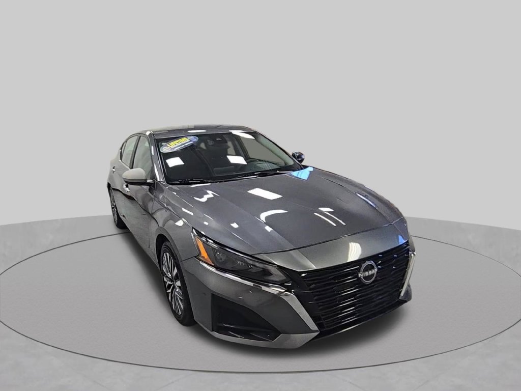 Used 2025 Nissan Altima 2.5 SV FWD image 2