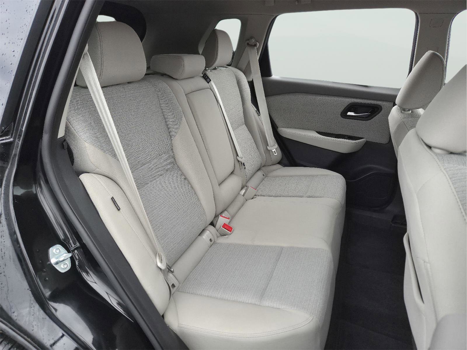 Used 2023 Nissan Rogue SV image 18