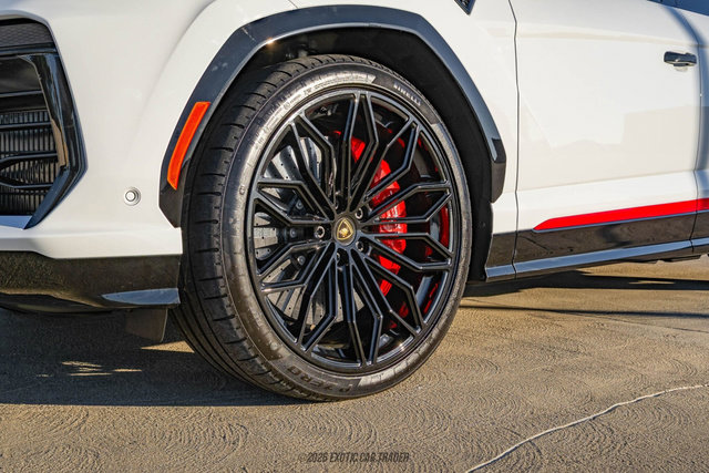 Used 2025 Lamborghini Urus SE AWD/4WD image 56