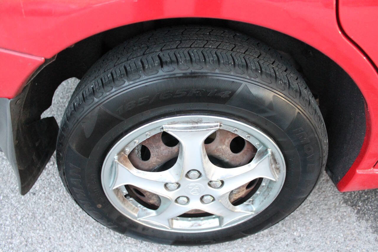 Used 2004 Ford Focus LX FWD image 14