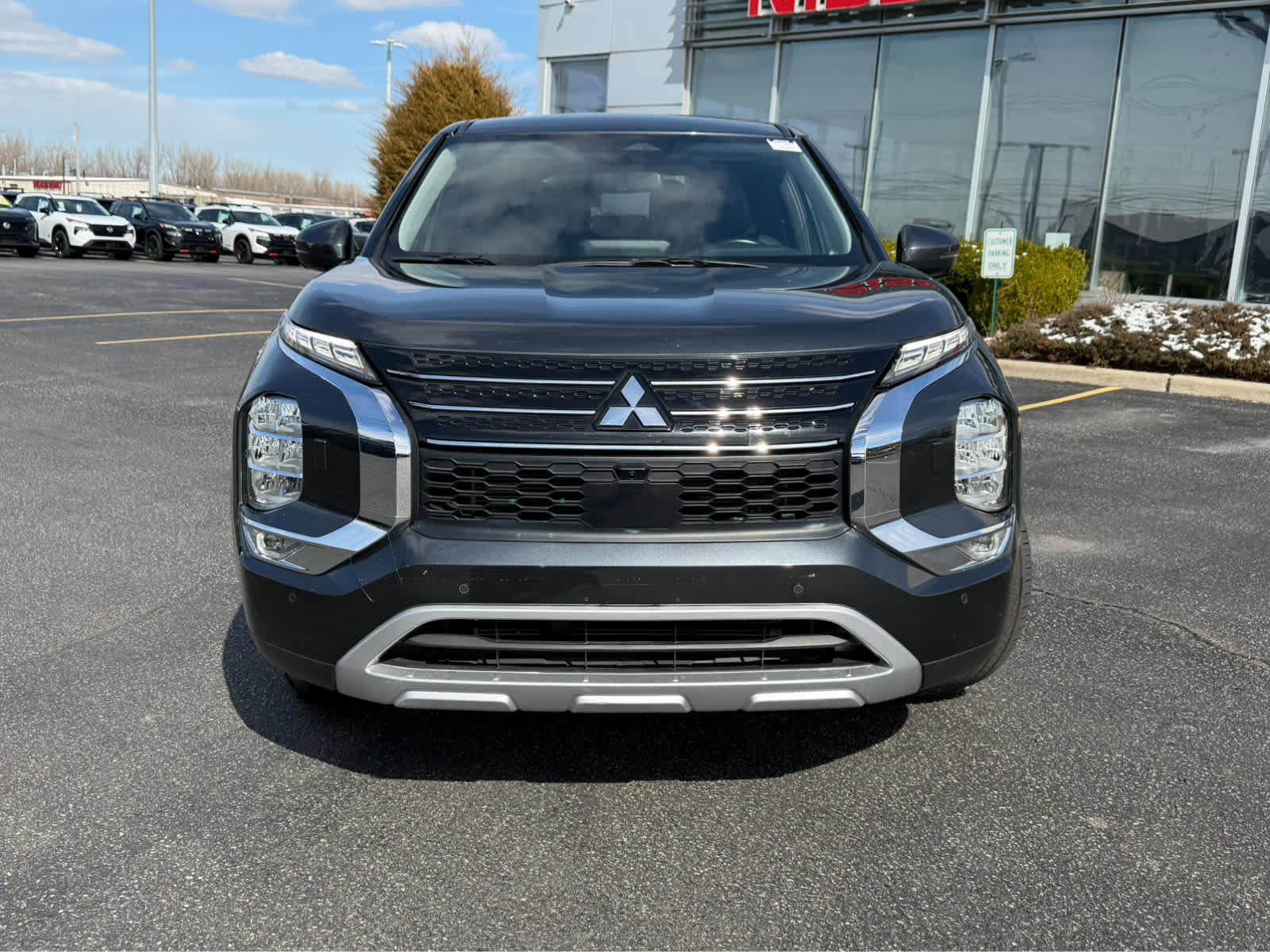 Used 2024 Mitsubishi Outlander SE AWD/4WD image 2