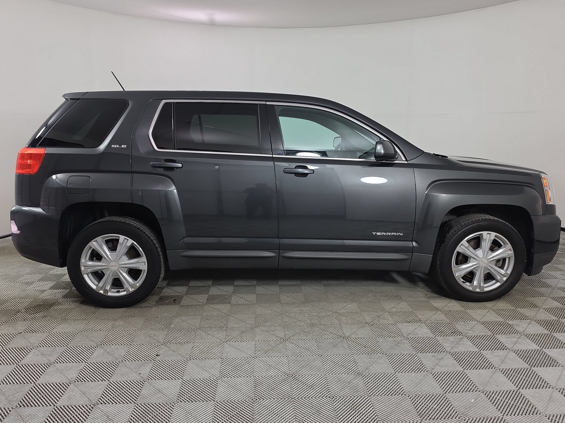 Used 2017 GMC Terrain SLE FWD image 8