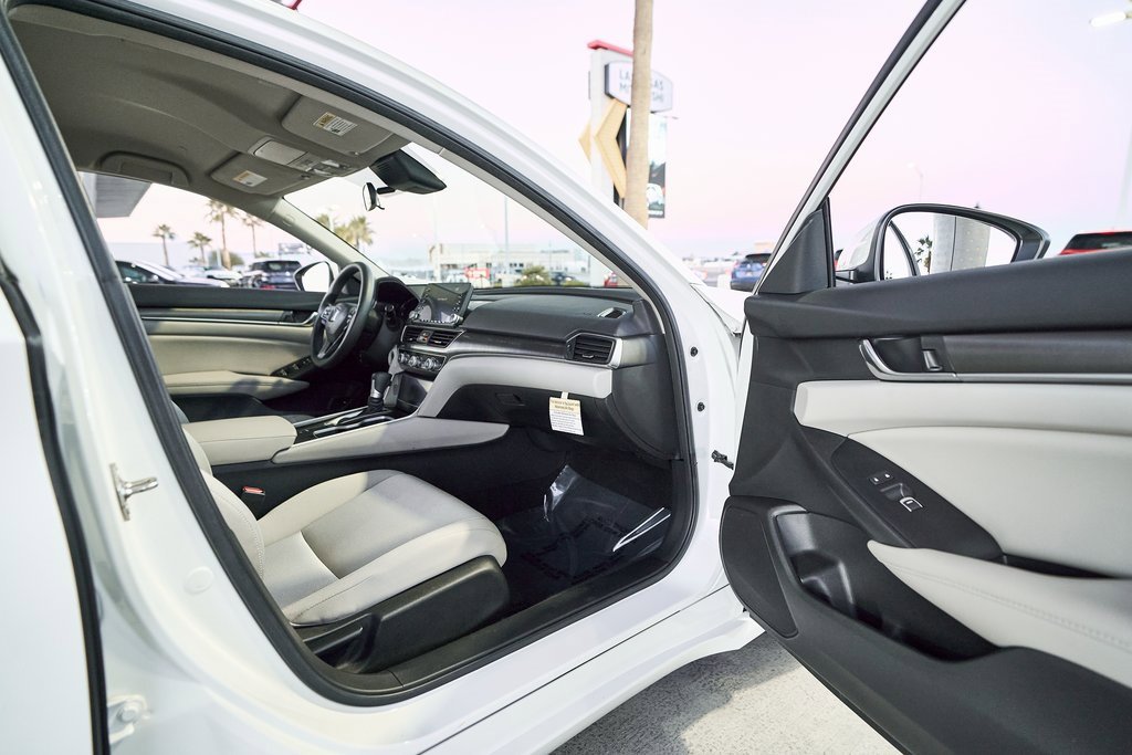 Used 2019 Honda Accord LX image 9