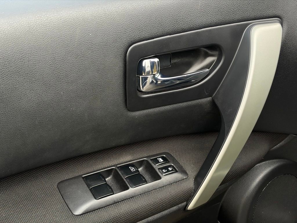 Used 2012 Nissan Rogue SV image 13