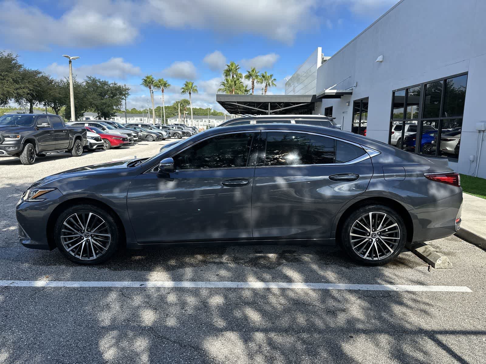 Used 2023 Lexus ES 250 w/ Premium Package AWD/4WD image 5