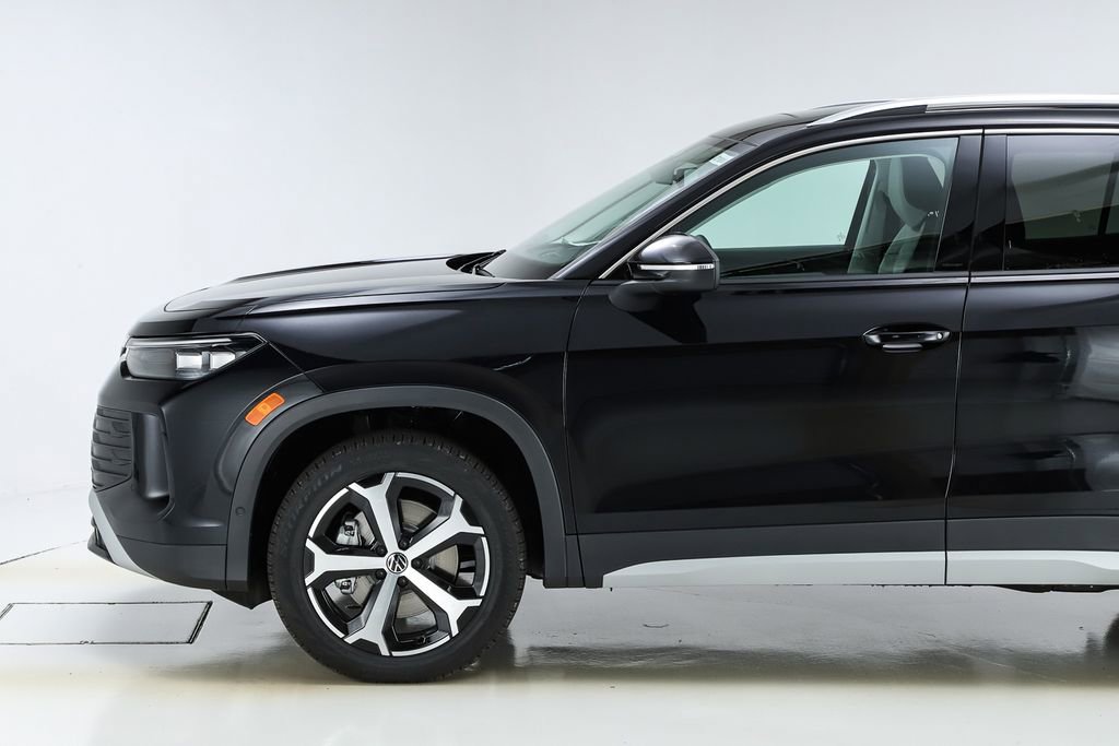 New 2026 Volkswagen Tiguan SE image 3