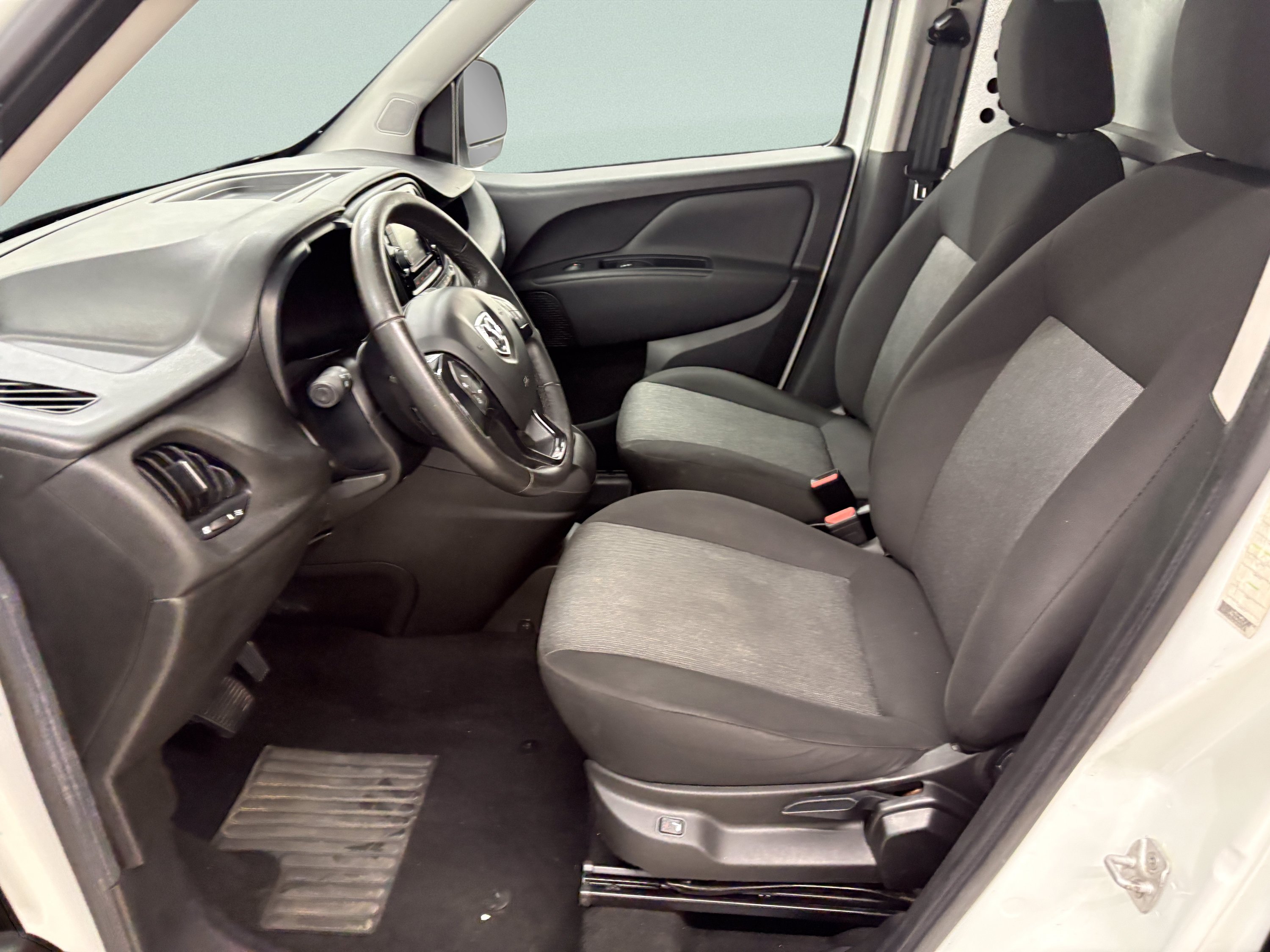 Used 2022 RAM ProMaster City Tradesman FWD image 13