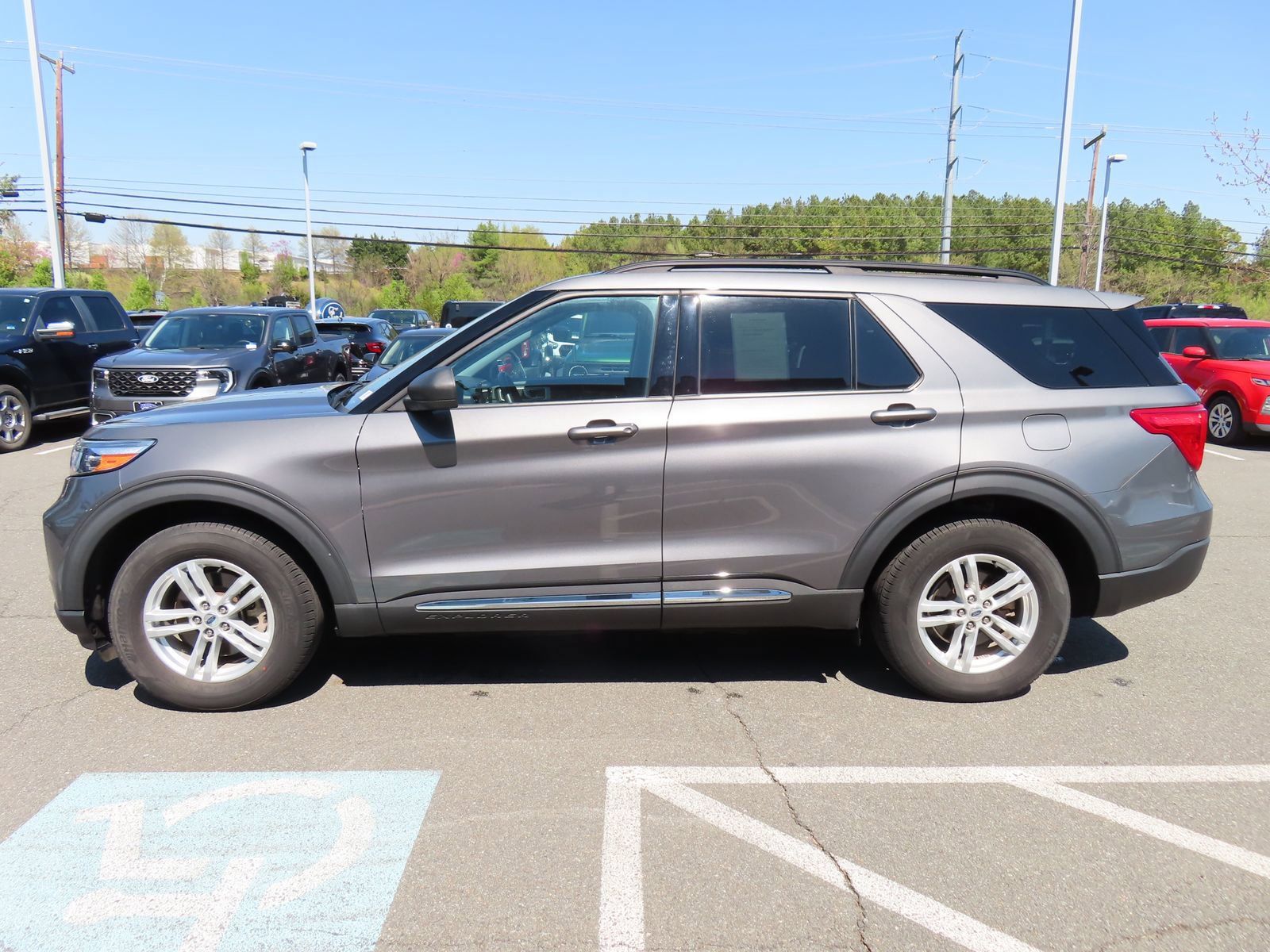 Used 2022 Ford Explorer XLT image 8