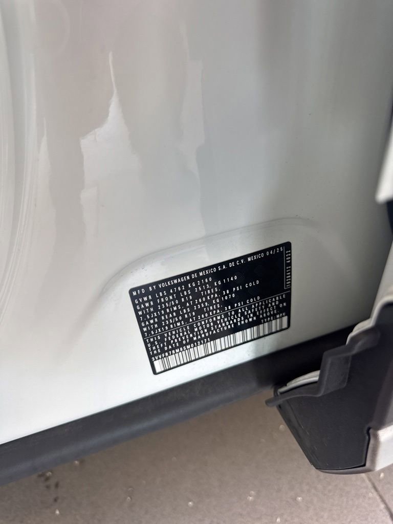 Certified 2025 Volkswagen Tiguan SE FWD image 20