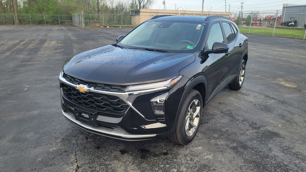 Used 2026 Chevrolet Trax LT FWD image 5