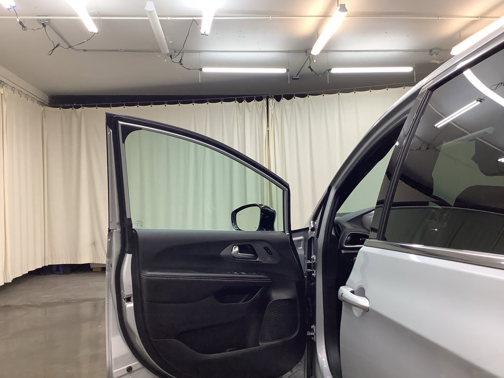 New 2026 Chrysler Pacifica Select FWD image 12