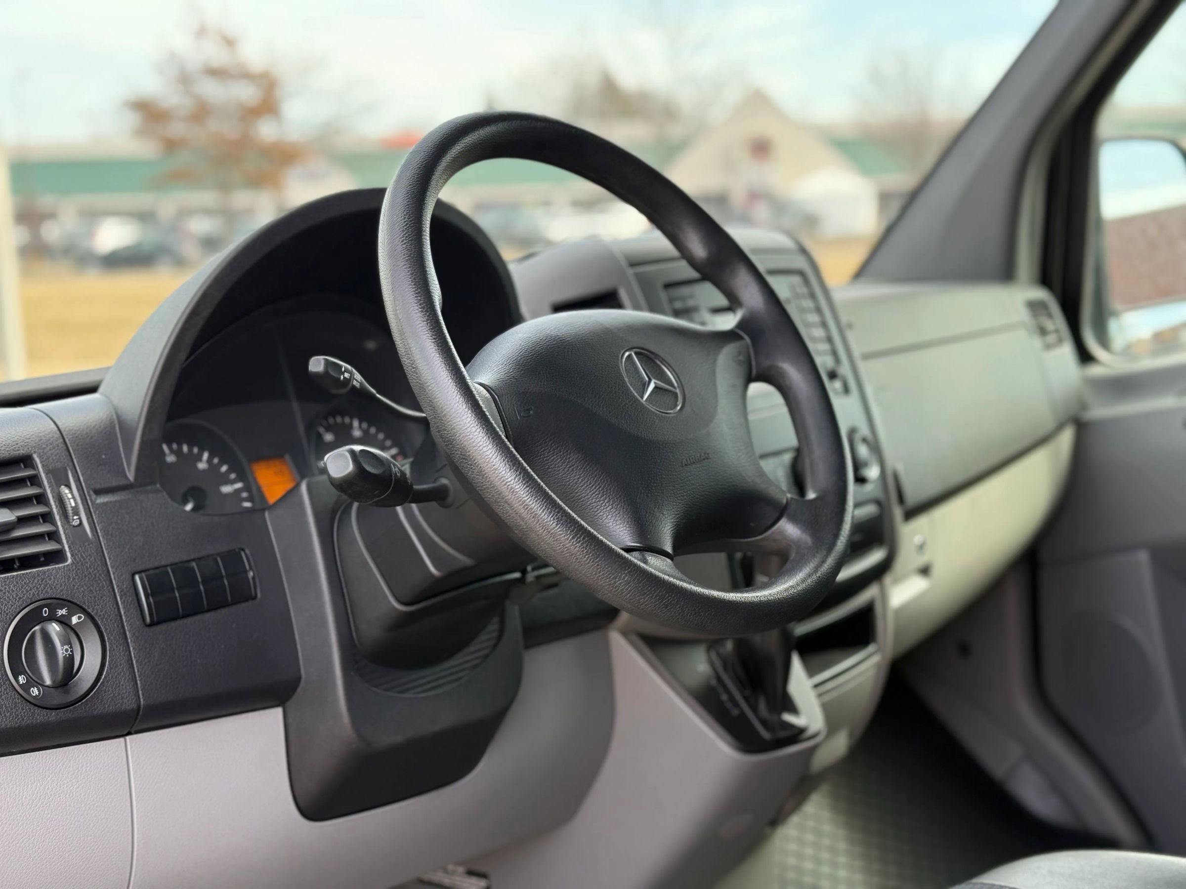 Used 2015 Mercedes-Benz Sprinter 2500 image 14