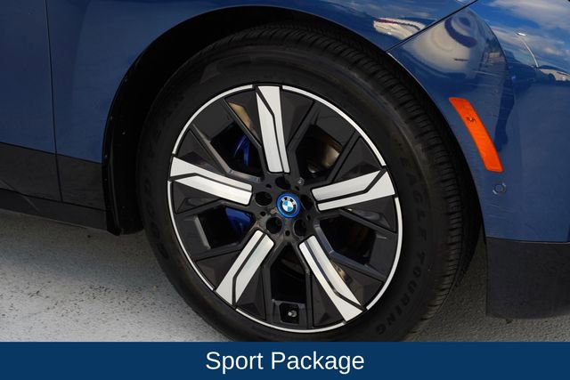 Used 2023 BMW iX xDrive50 w/ Premium Package AWD/4WD image 20