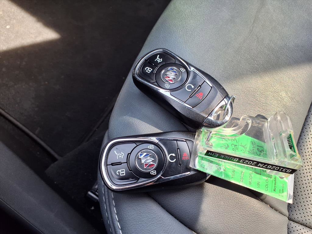 Used 2023 Buick Enclave Essence image 16