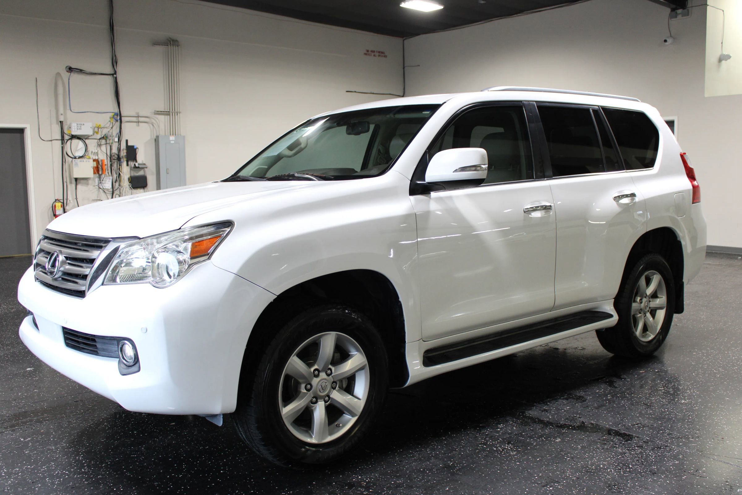 Used 2011 Lexus GX 460 w/ Comfort Plus Pkg AWD/4WD image 6