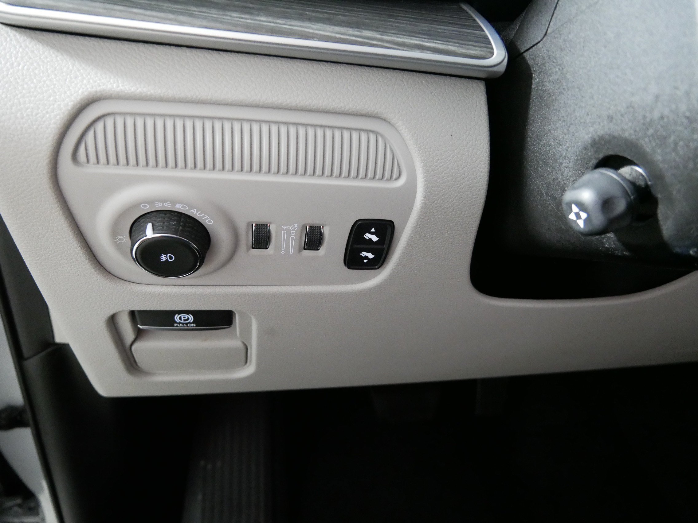 Used 2023 Jeep Wagoneer L Series II AWD/4WD image 26