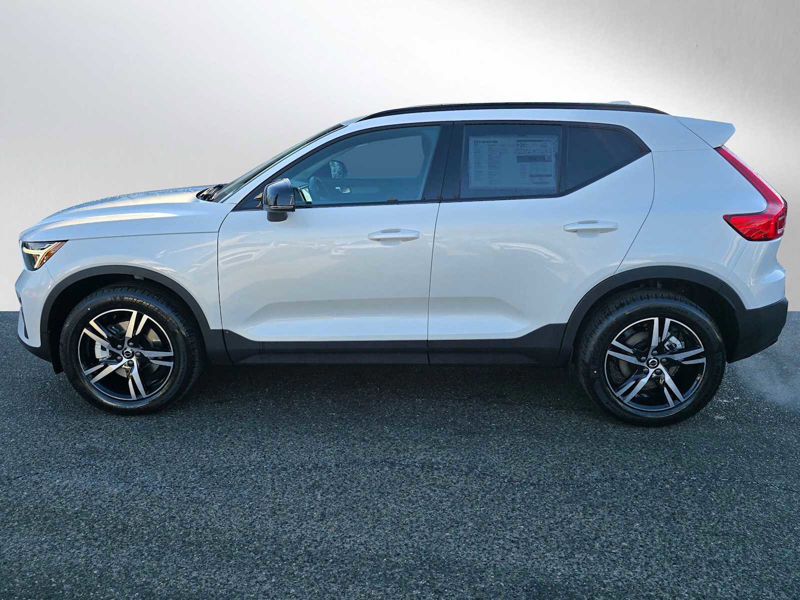 New 2026 Volvo XC40 B5 Core w/ Climate Package image 6