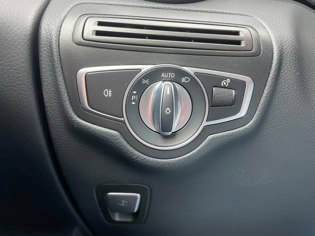 Used 2022 Mercedes-Benz GLC 300 4MATIC image 48
