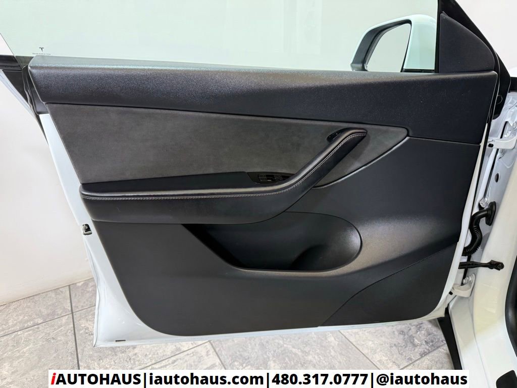 Used 2020 Tesla Model Y Long Range image 33