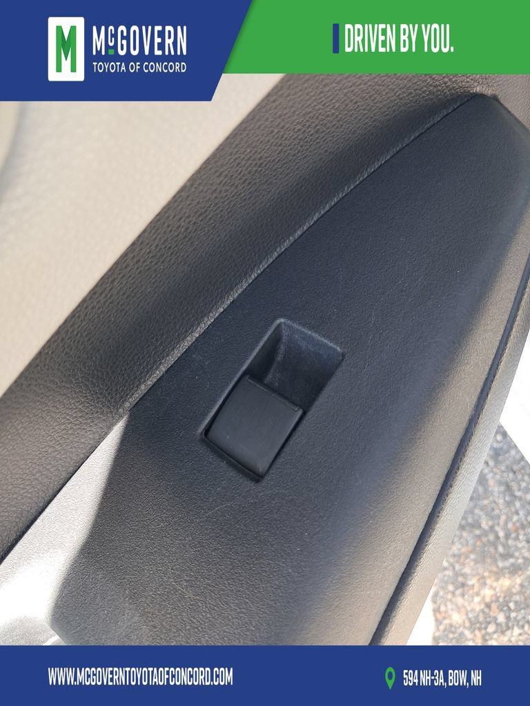 Used 2024 Toyota Corolla LE w/ LE Convenience Package FWD image 19