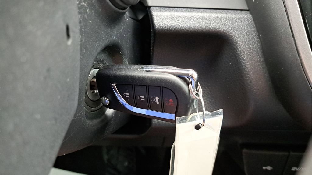 Used 2022 Toyota Camry LE image 27