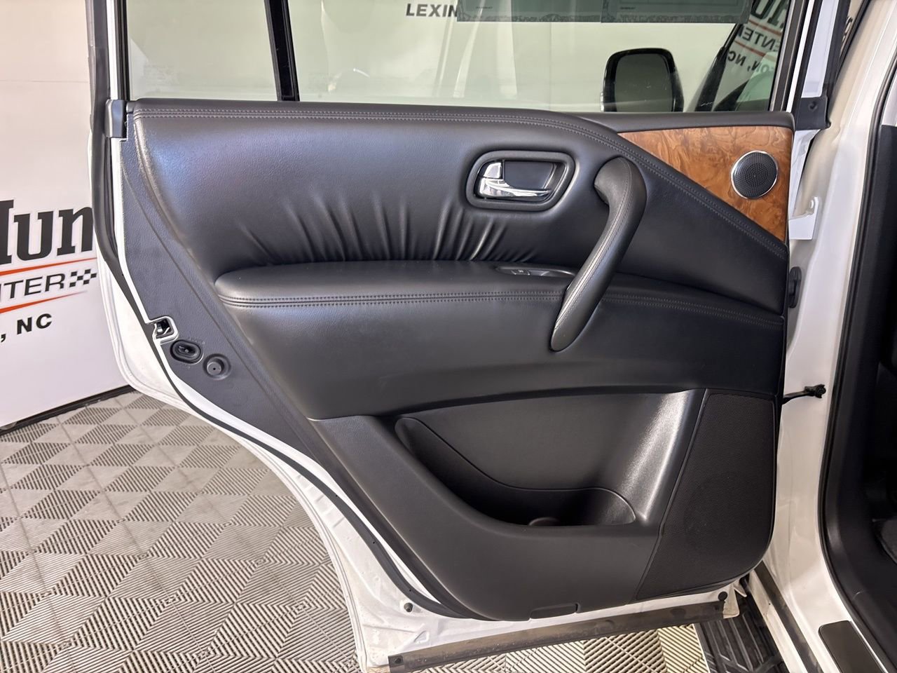 Used 2024 Nissan Armada SL w/ Captain's Chairs Package image 25