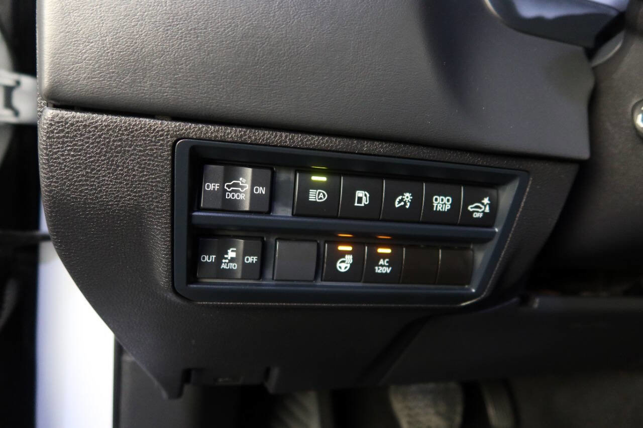 Used 2025 Toyota Tundra Platinum AWD/4WD image 35