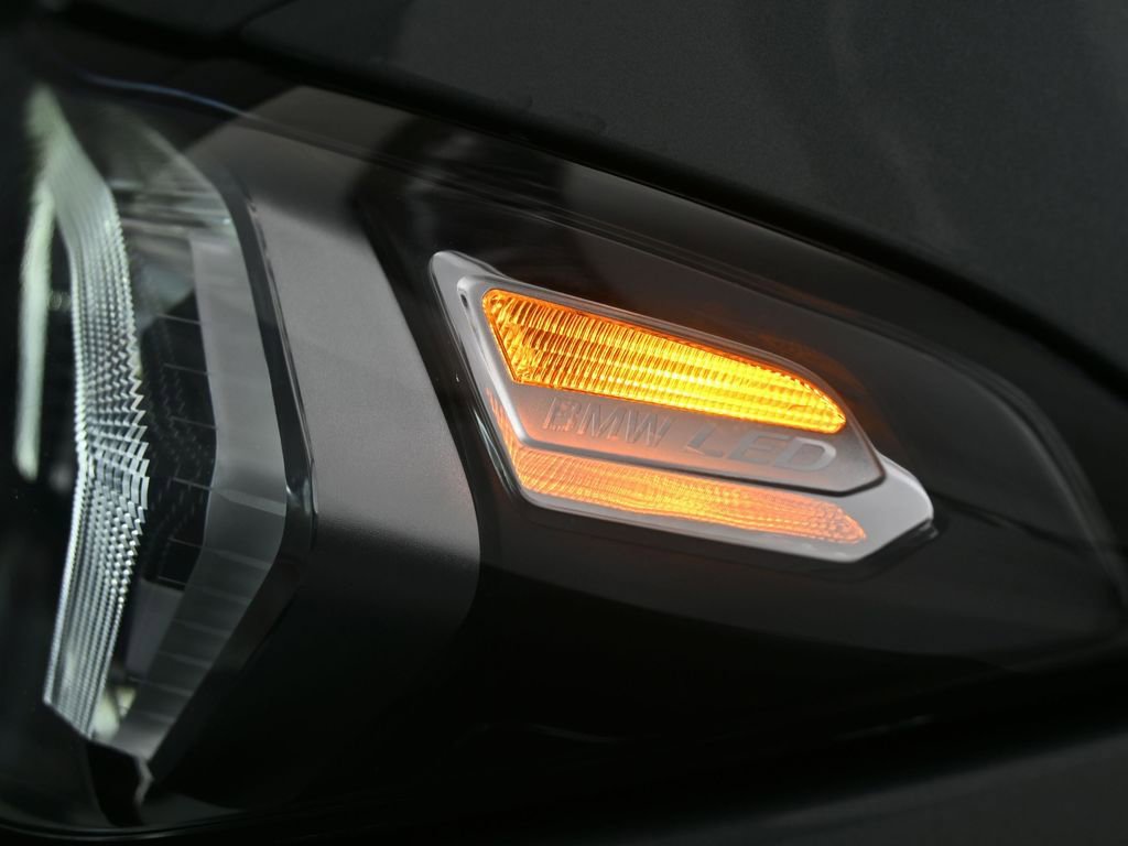 Used 2023 BMW 330i xDrive Sedan w/ Premium Package image 11