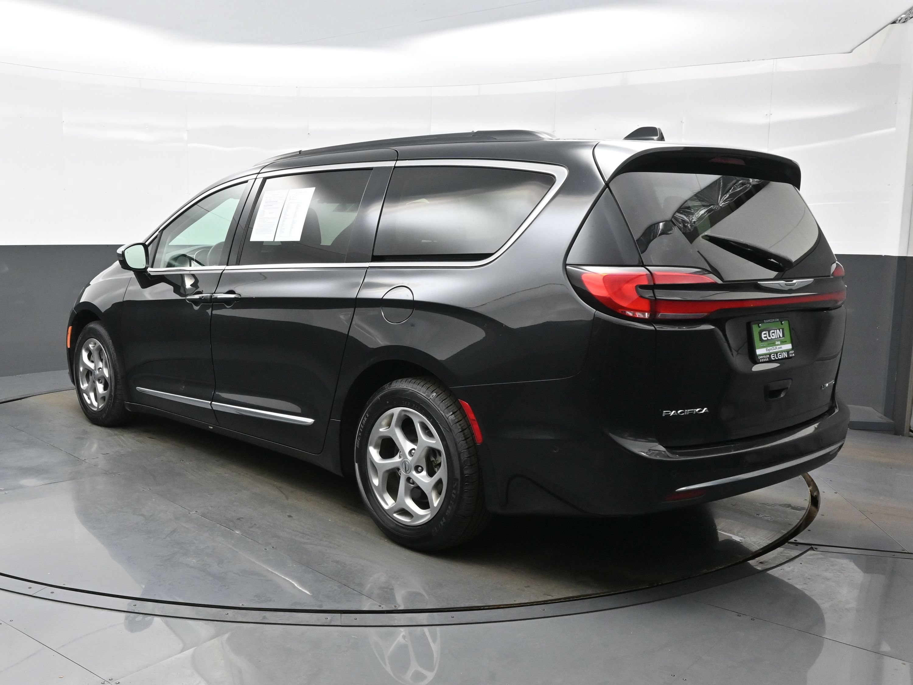 Used 2022 Chrysler Pacifica Limited FWD image 5