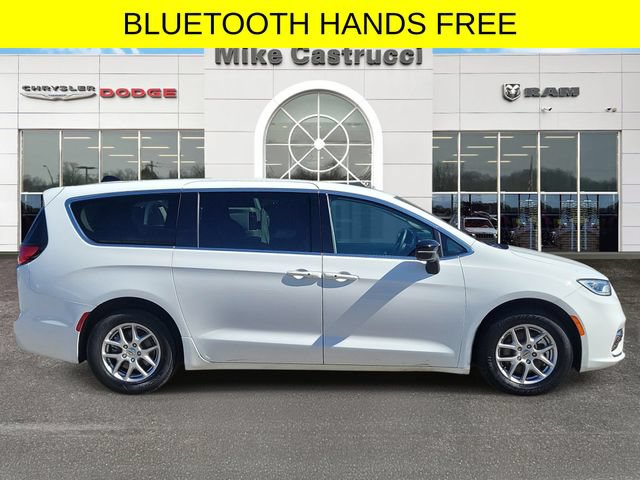 Certified 2024 Chrysler Pacifica Touring-L FWD image 3