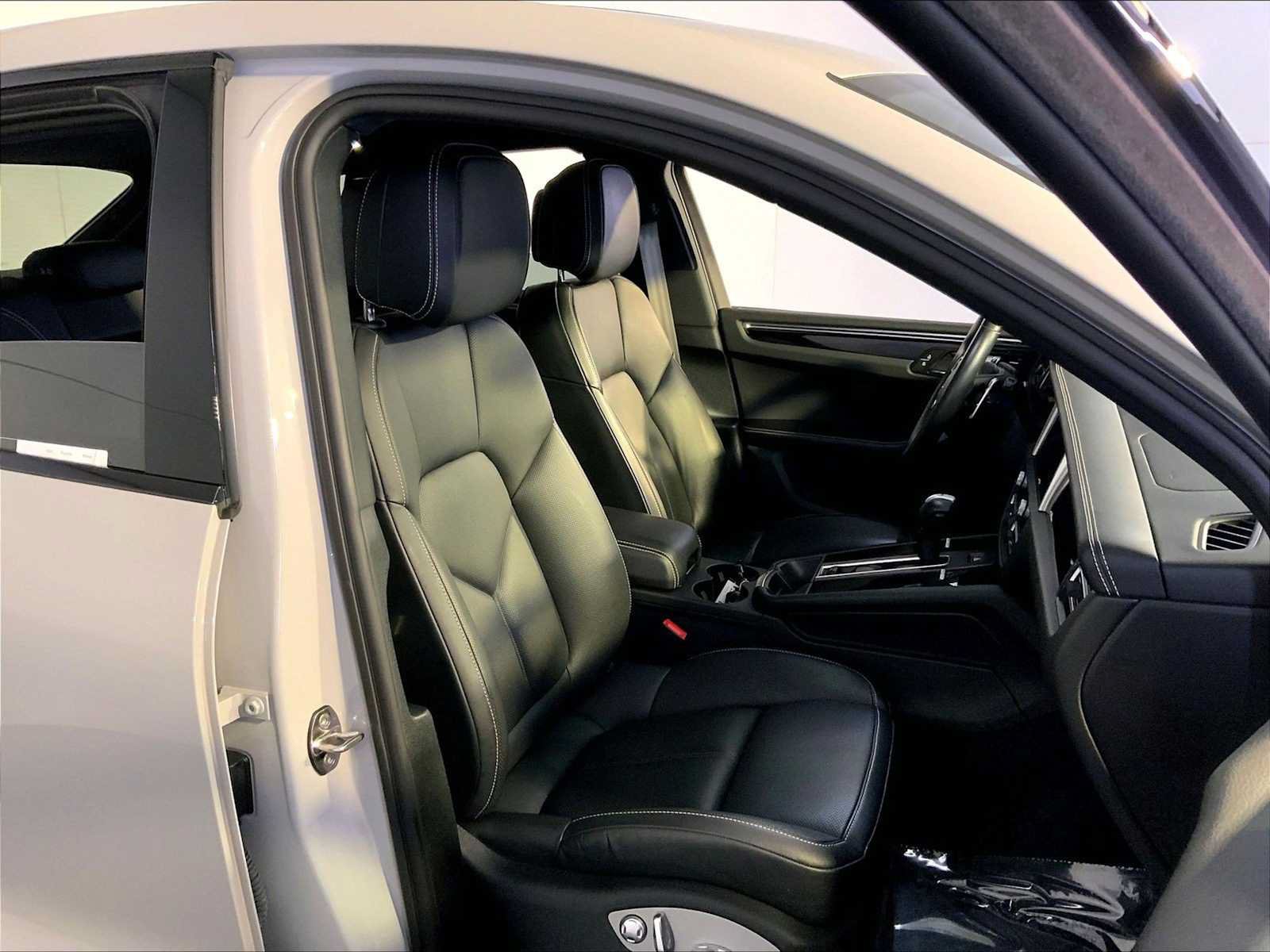 Certified 2024 Porsche Macan S AWD/4WD image 18