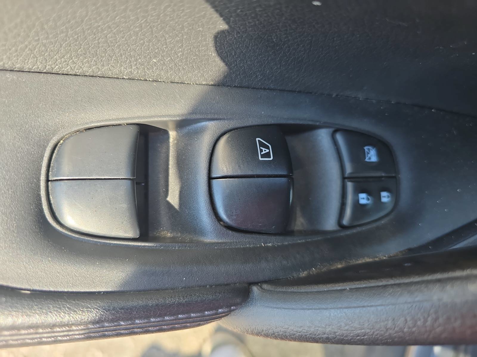 Used 2020 Nissan Rogue SV FWD image 26