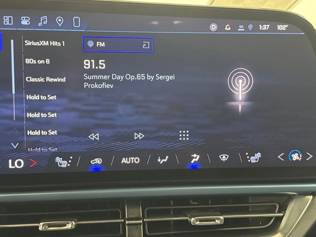 Used 2024 Chevrolet Equinox EV LT FWD image 30