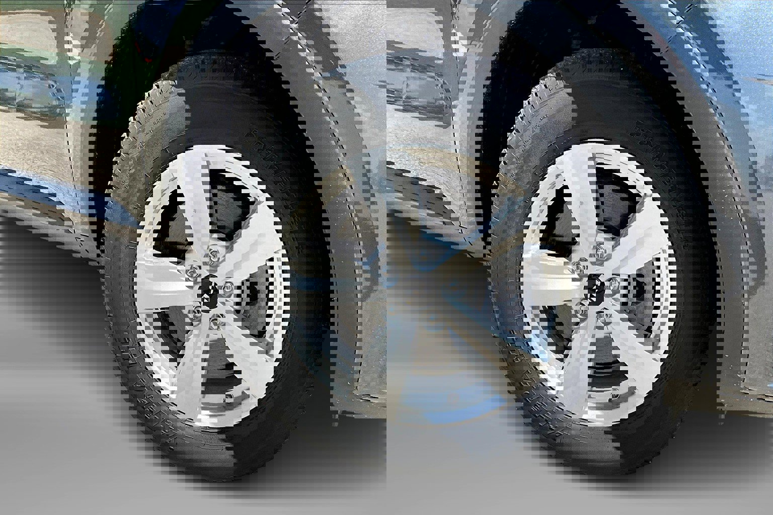 Used 2022 Kia Sorento LX image 8