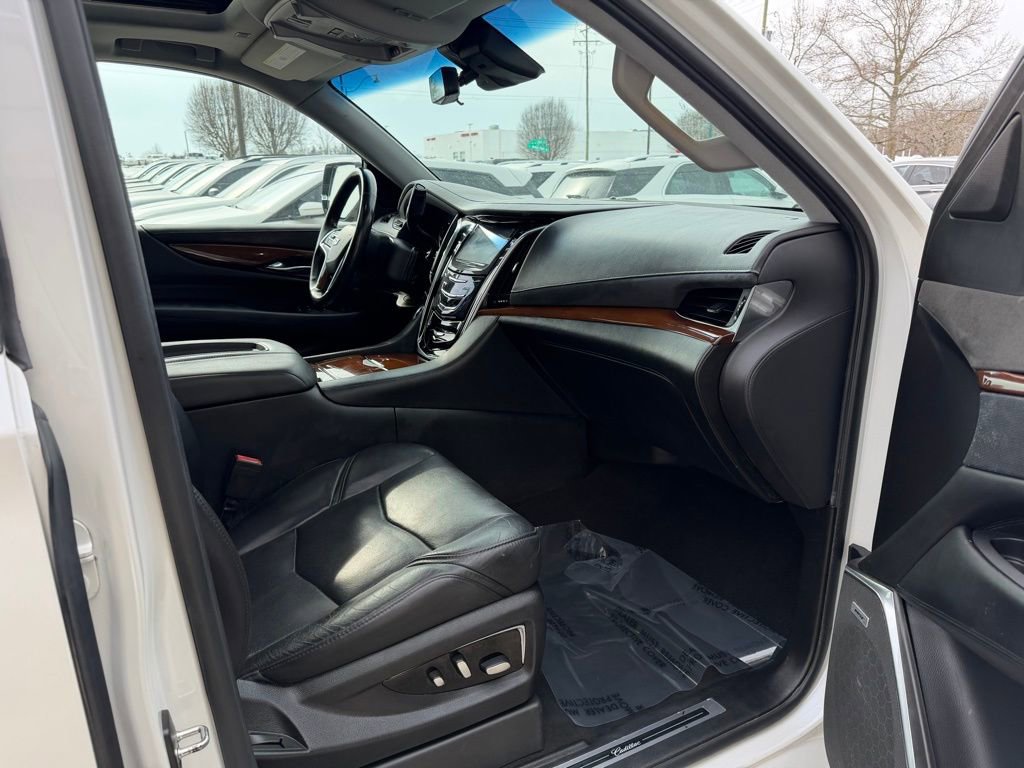 Used 2018 Cadillac Escalade ESV Premium Luxury image 35