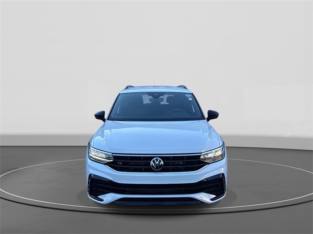 Certified 2022 Volkswagen Tiguan SE R-Line image 2