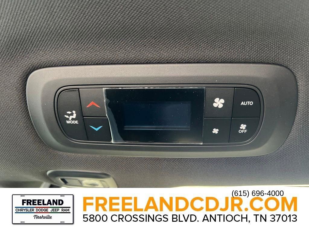 New 2025 Chrysler Pacifica Select image 26