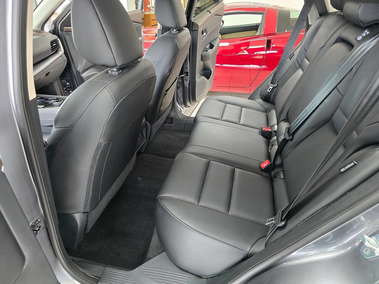 Used 2023 Nissan Rogue SV w/ SV Premium B Package image 23