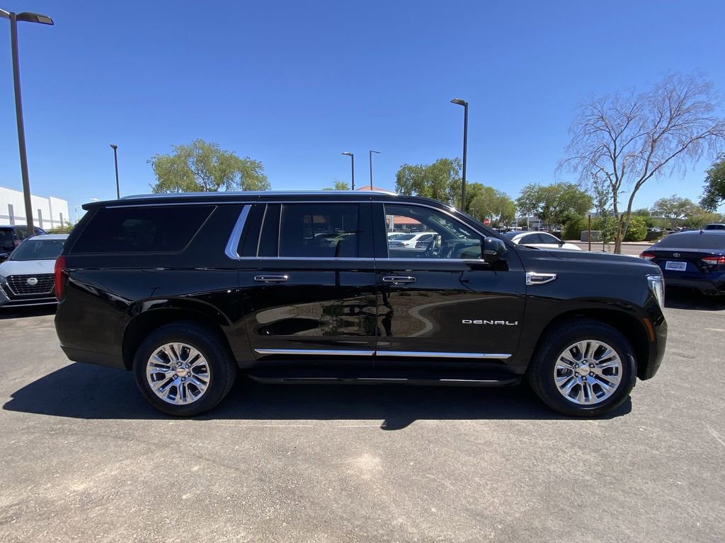 Used 2025 GMC Yukon XL Denali AWD/4WD image 2
