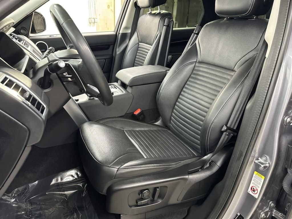 Used 2024 Land Rover Discovery S image 17