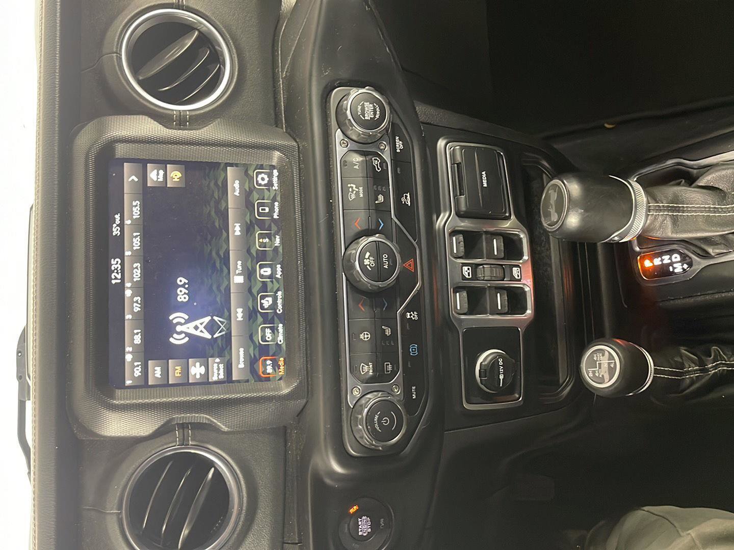 Used 2022 Jeep Wrangler Unlimited Sahara w/ Cold Weather Group AWD/4WD image 20