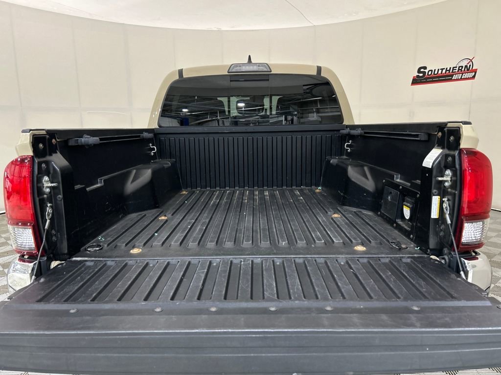Used 2019 Toyota Tacoma TRD Off-Road image 5