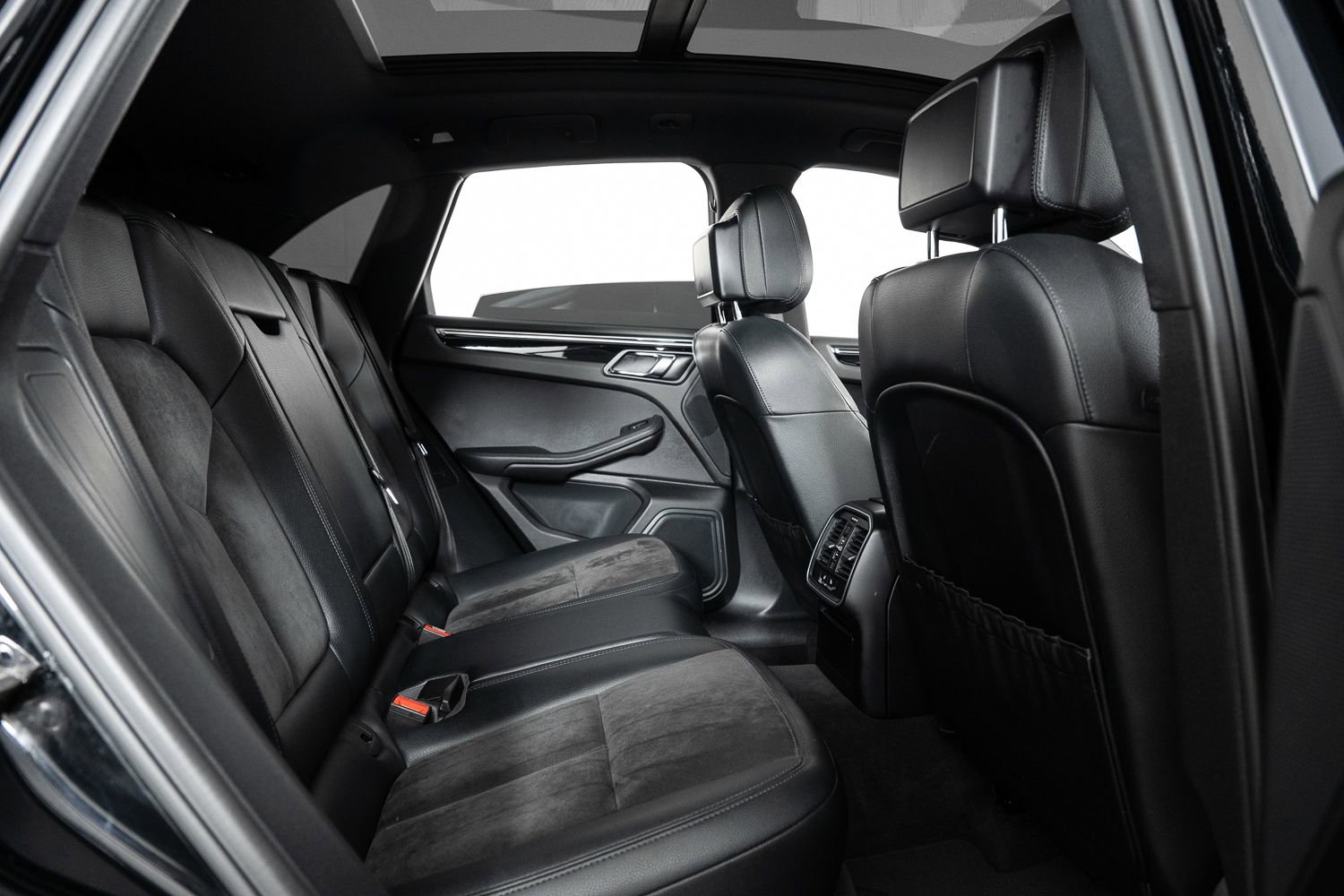 Used 2016 Porsche Macan S image 23