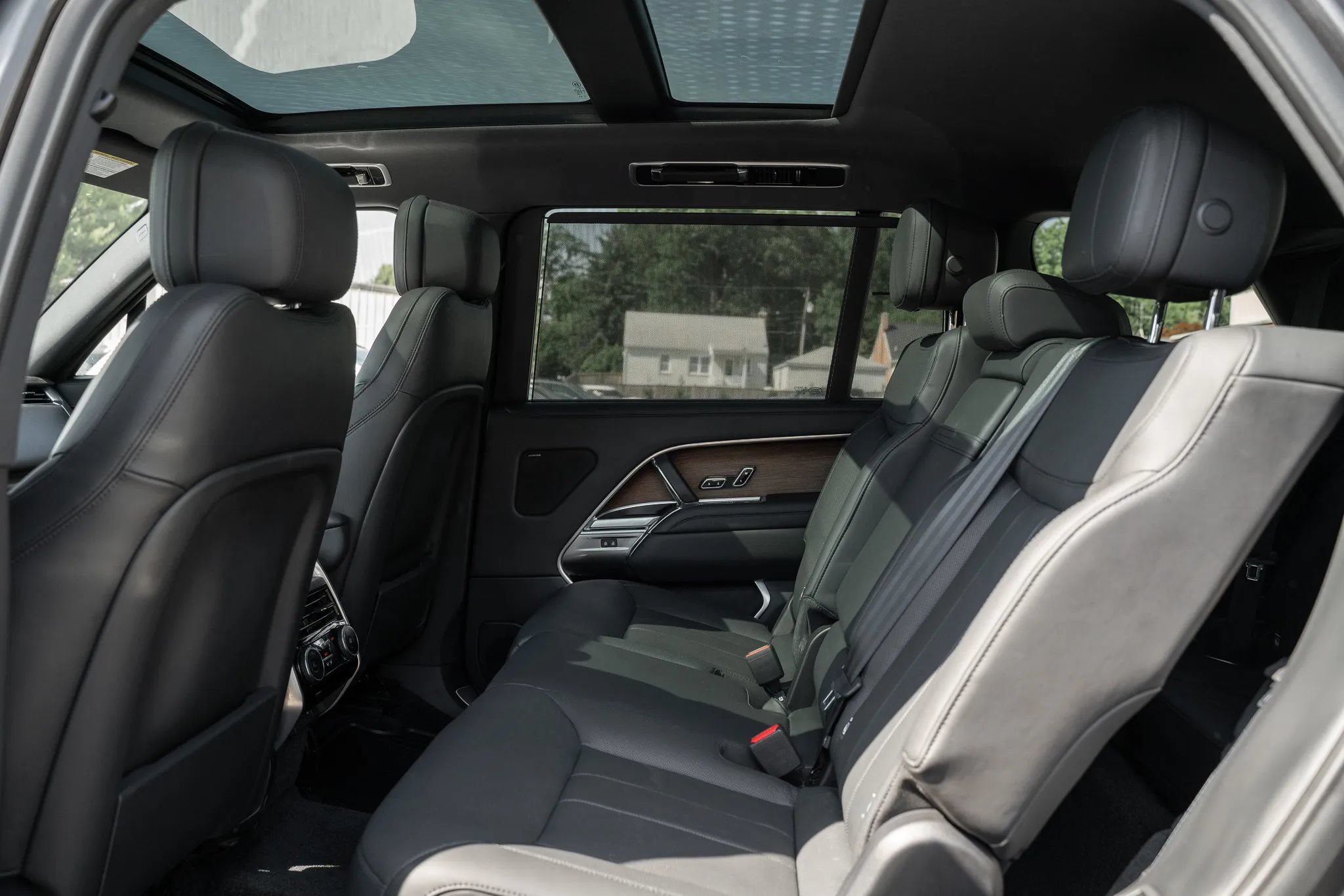 Used 2023 Land Rover Range Rover Long Wheelbase SE AWD/4WD image 12
