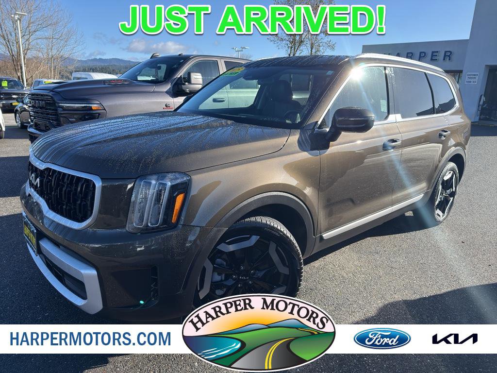 Used 2025 Kia Telluride EX w/ EX Captain's Chair Package