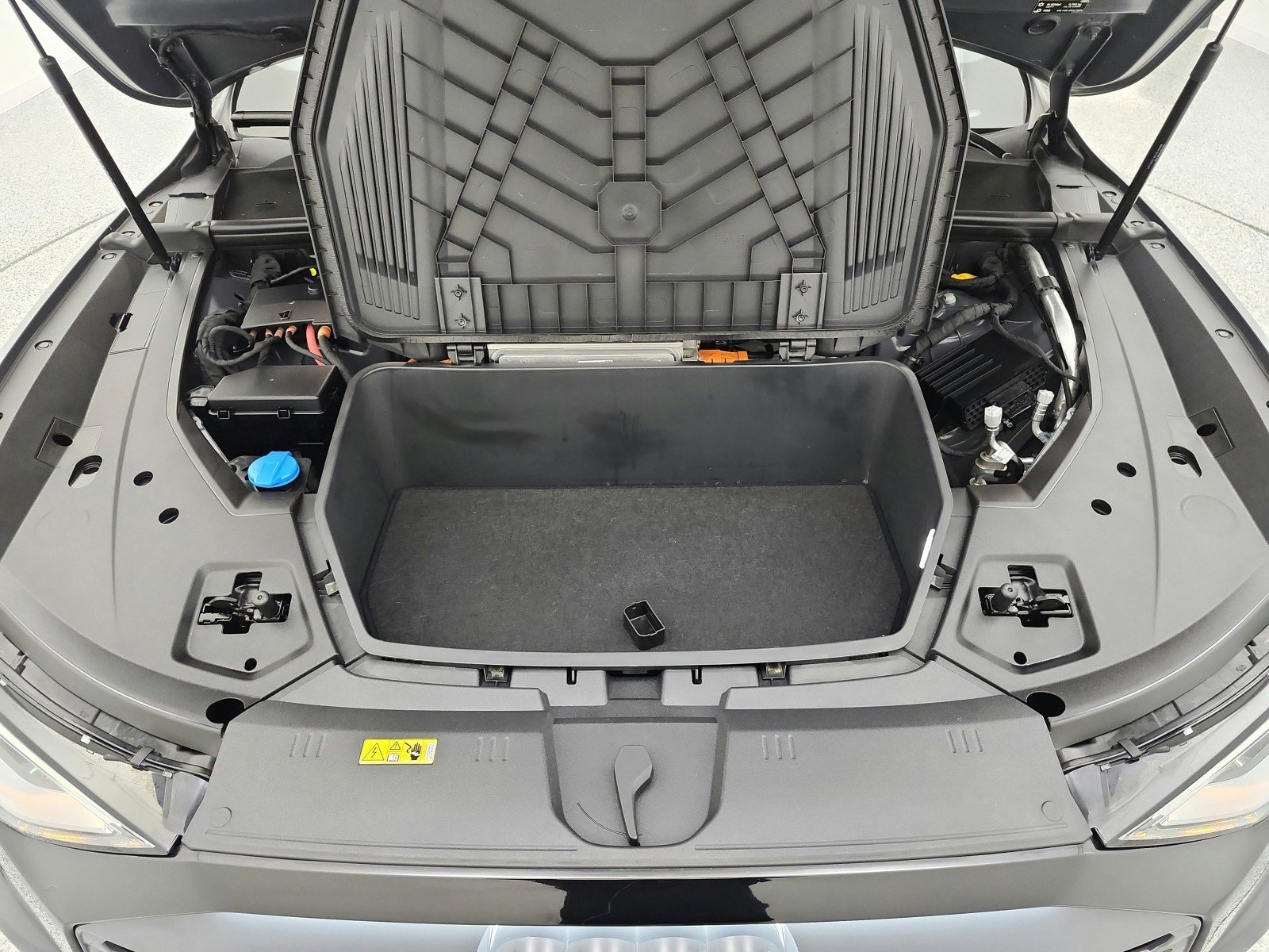 Used 2024 Audi Q8 e-tron Prestige w/ Prestige Package image 26