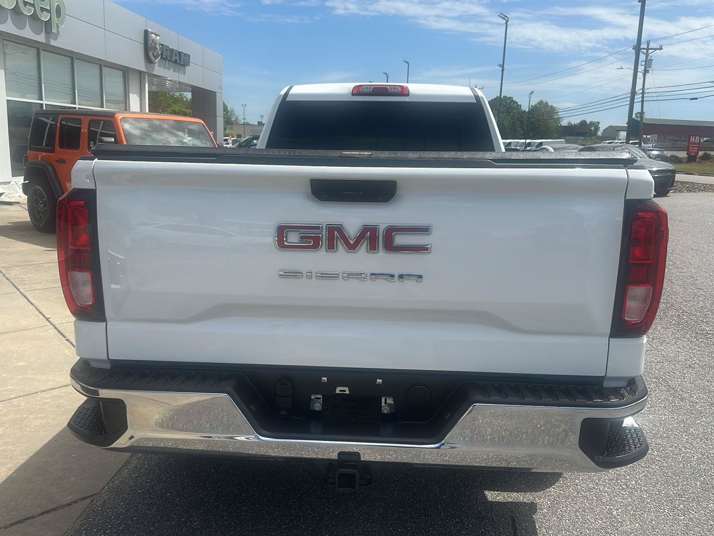Used 2024 GMC Sierra 1500 Pro w/ Pro Value Package AWD/4WD image 9