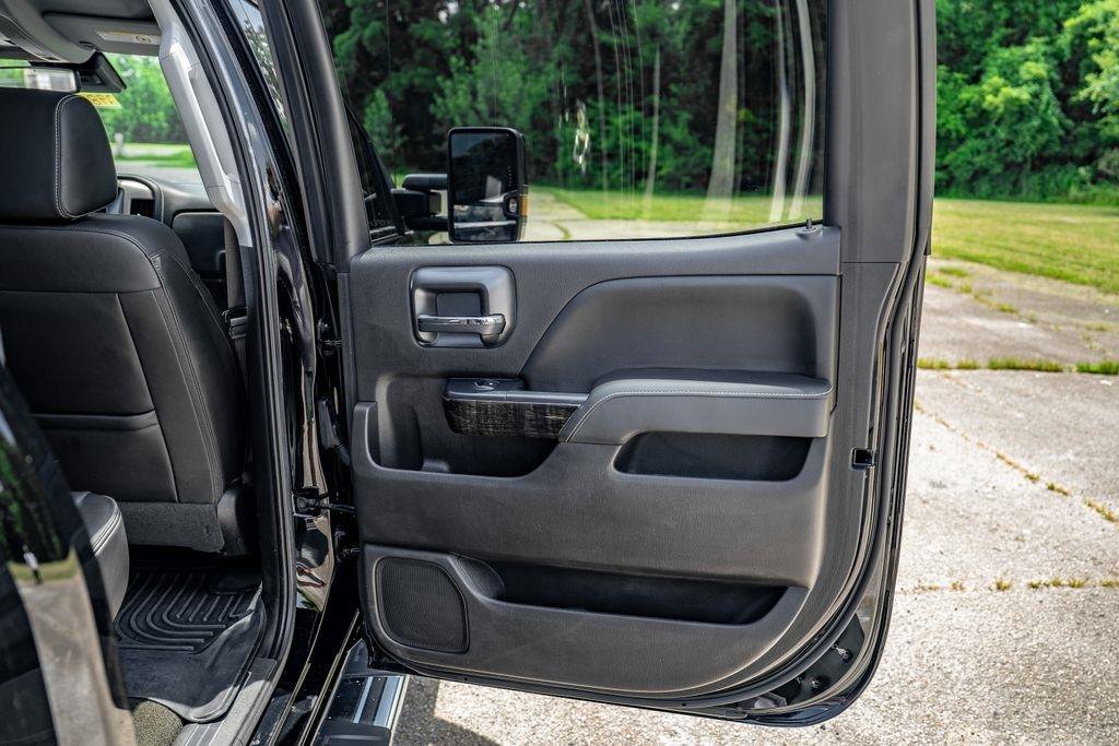 Used 2016 GMC Sierra 2500 Denali w/ Duramax Plus Package AWD/4WD image 27
